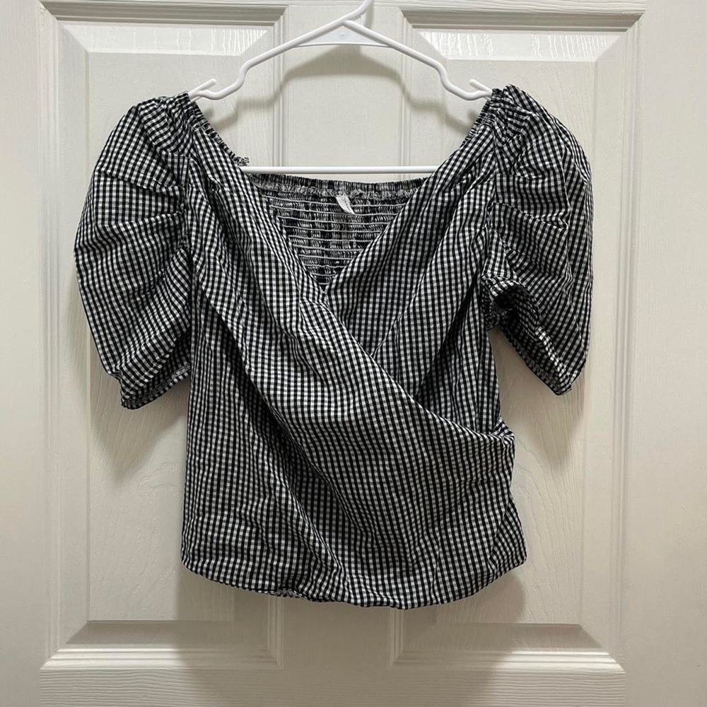 Gingham / Checkered Puff Sleeve Blouse